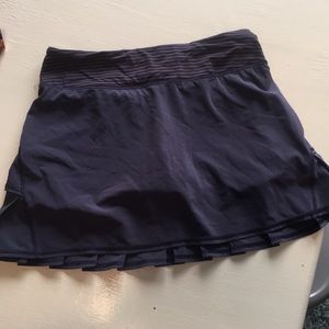 Navy/Black Size 4 Lululemon ruffle skirt